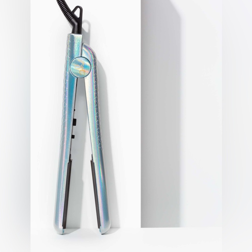 Brand New 100% ceramic straightener